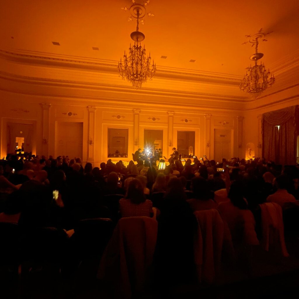 Votre agence événementielle à Annecy s'occupe des événements professionnels, les Concerts Candlelight, de l'entreprise Fever.