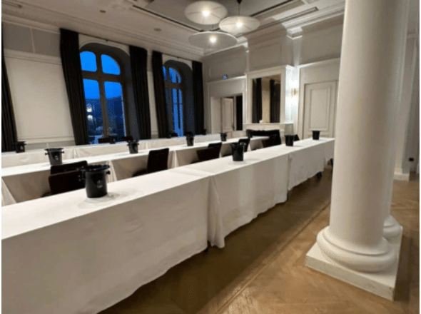 Votre agence événementielle à Annecy s'occupe des événements professionnels sur mesure du salon du vin pour l’entreprise Emovini.